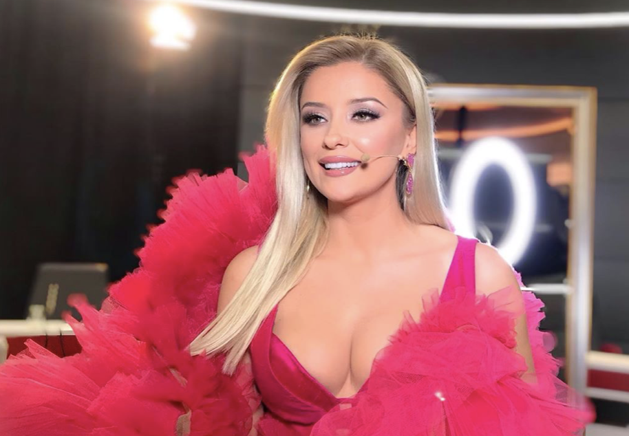 Sanremo 2020, parla Alketa Vejsiu: “In Albania sono stata la prima donna a condurre da sola il Festival della canzone”