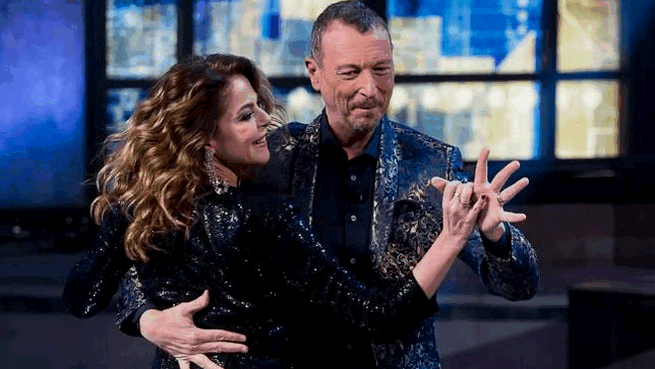 Claudia Gerini contro Amadeus: “Frase sessista, Sanremo 2020 va boicottato”, poi cancella tutto