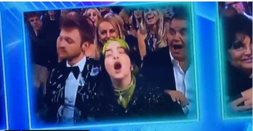 Grammy Awards 2020, Billie Eilish vince per Album of the year e confessa: “Credo che se lo meritasse Ariana Grande” (video)