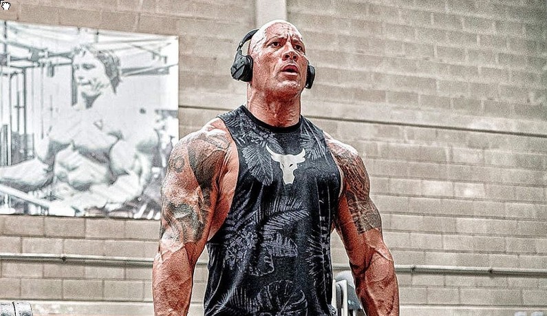Black Adam: motion poster e foto con The Rock che si allena per il film