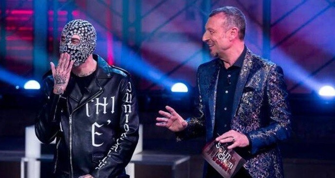Retroscena: “Amadeus blinda Junior Cally. Lui sul palco finché sarà direttore artistico”