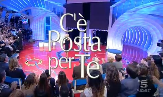 Ecco qual è la canzone della sigla dello spot di “C’è posta per te”