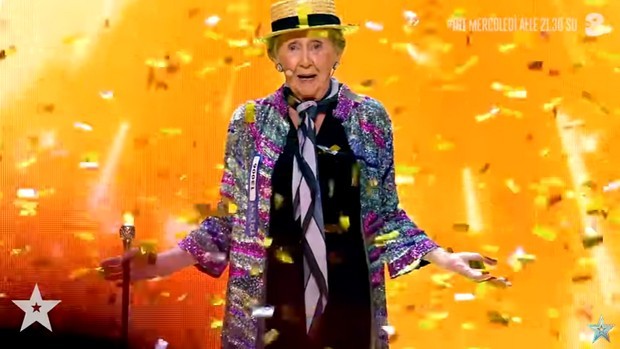Italia’s Got Talent 2020: l’attrice 94enne Claudia Lawrence riceve il Golden Buzzer di Frank Matano