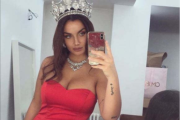 Elettra Lamborghini su Instagram: “Meno 7 a Sanremo e io con febbre e tosse… Daje!”