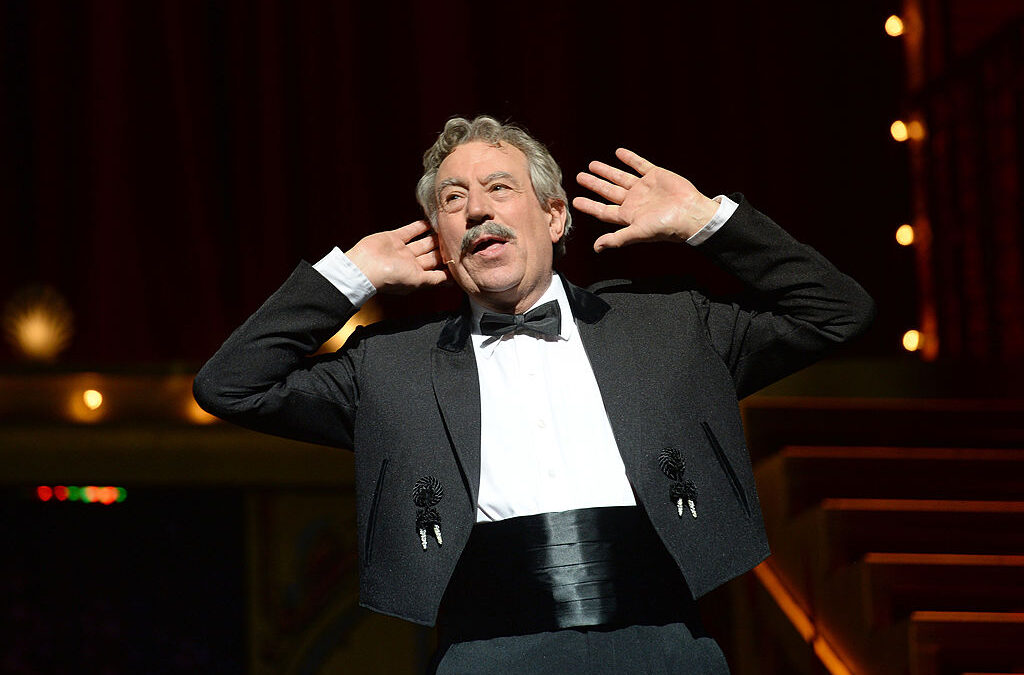I Monty Python  piangono Terry Jones, addio al regista de Il senso della vita