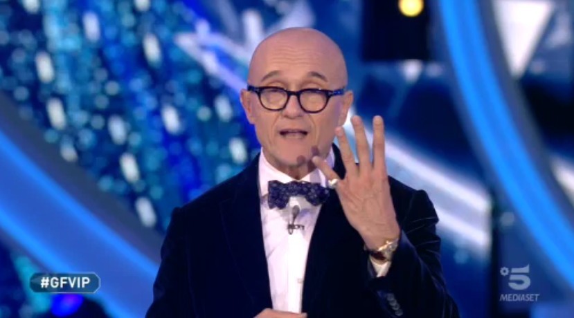 Replica Heidi batte esordio Grande Fratello Vip 4, ma per direttore Canale 5 il risultato è “ottimo”