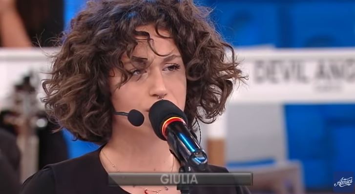 Amici 2020, Giulia canta Nietzsche e Rudy Zerbi si congratula