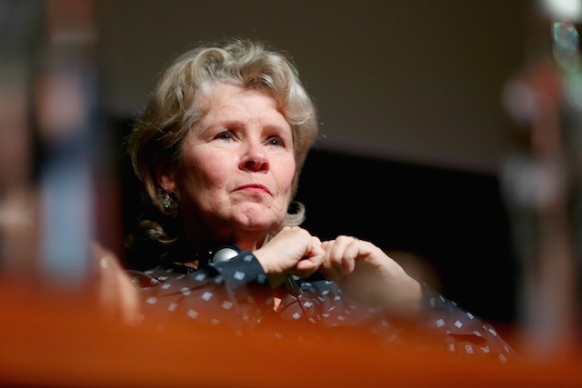 The Crown si chiuderà con la quinta stagione: Imelda Staunton sarà la Regina