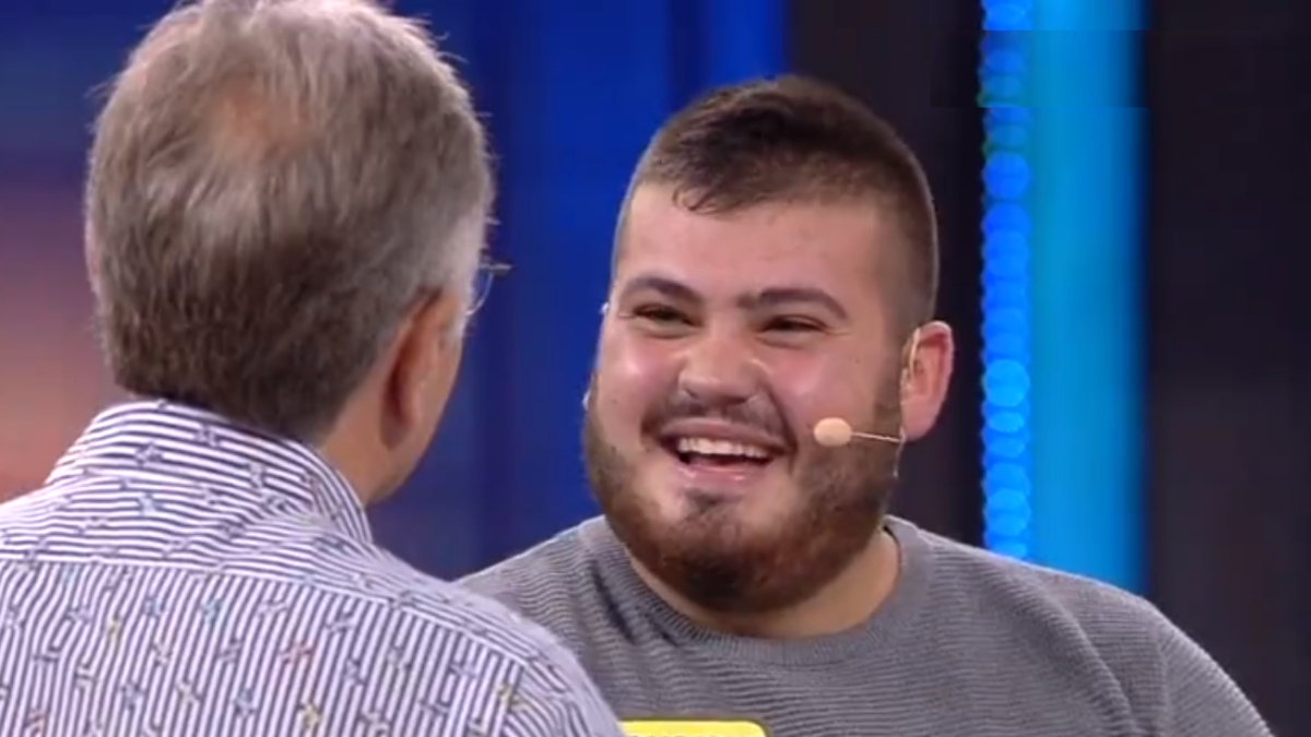 Concorrente di Avanti un altro rivolge un “augurio” in lingua sarda a Paolo Bonolis (VIDEO)