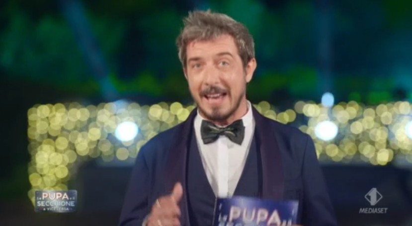 La Pupa e il Secchione si traveste da Temptation Island: esperimento legittimo ma furbo