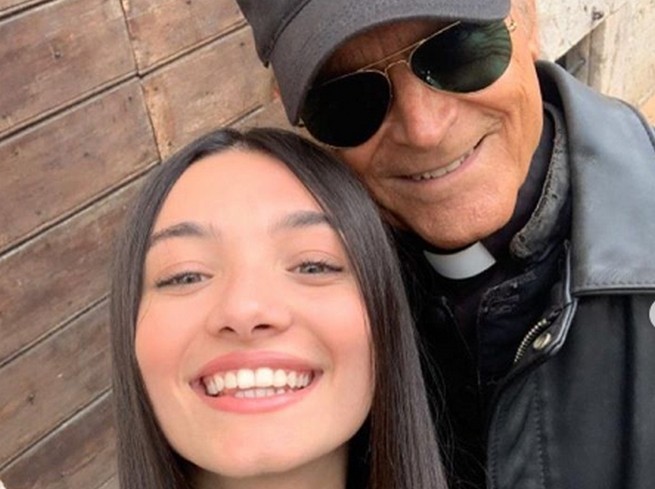 Don Matteo 12, Mariasole Pollio a Blogo: “L’umiltà di Terence Hill è emozionante. Il mio futuro? Sogno Sanremo” (VIDEO)