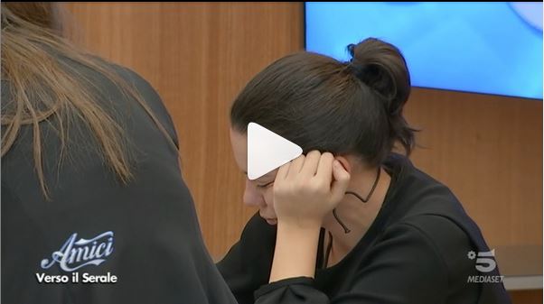 Amici 19, Martina preoccupata dopo le critiche di Rudy Zerbi: “Non merito di uscire” (video)