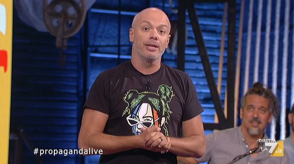 Propaganda Live, Diego Bianchi in onda dopo la morte di papà Ettore: “Grazie per l’affetto, non è stato facile”