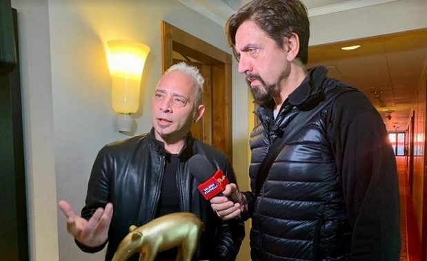 Striscia la Notizia, Salvo Veneziano riceve il Tapiro d’Oro dopo la squalifica al GF Vip 4: consegna “movimentata” per Valerio Staffelli