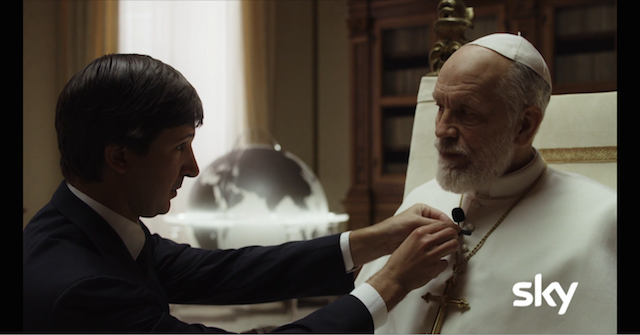The New Pope, il Papa si prepara per l’intervista