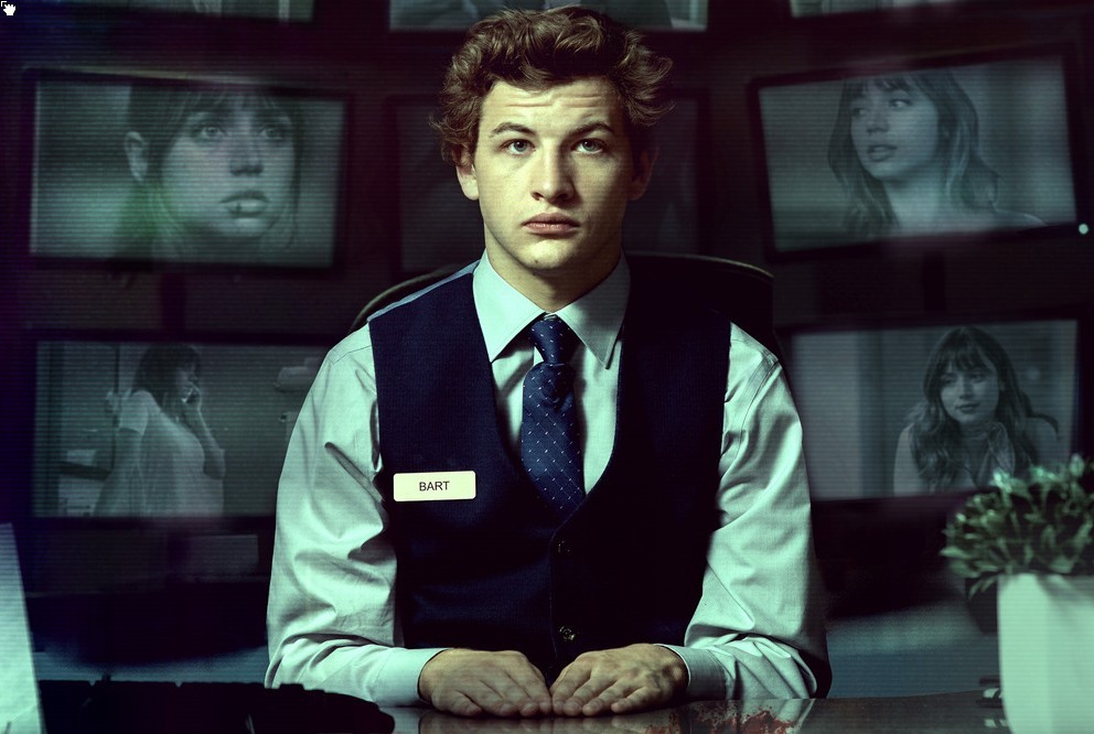 The Night Clerk: trailer e poster del crime-thriller con Tye Sheridan e Helen Hunt