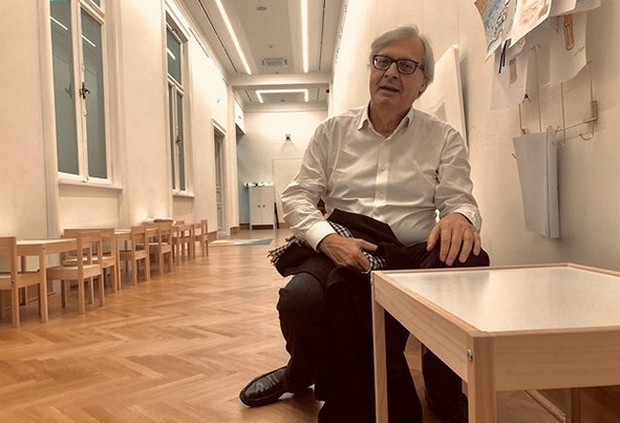 La Pupa e il Secchione e Viceversa, Vittorio Sgarbi non sarà presente: “Censurato da Mediaset”