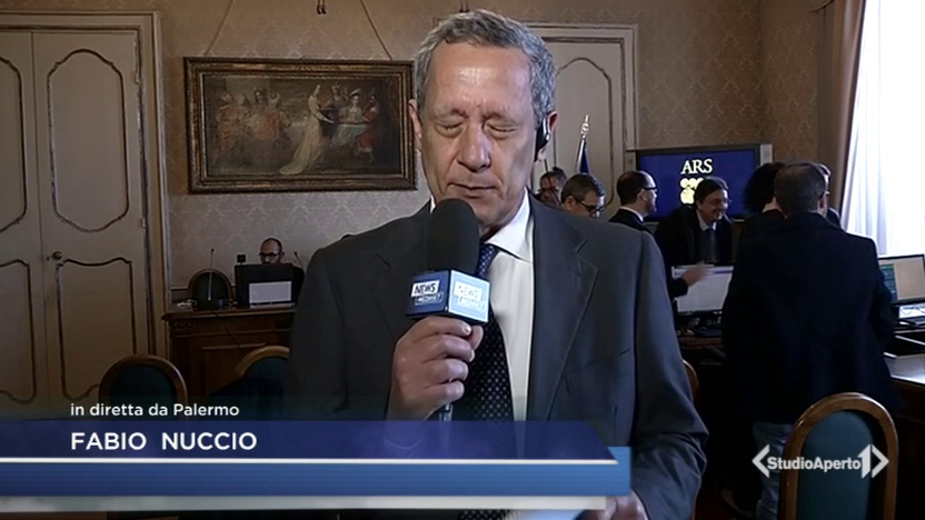Giornalista interrompe e abbandona il collegamento durante Studio Aperto