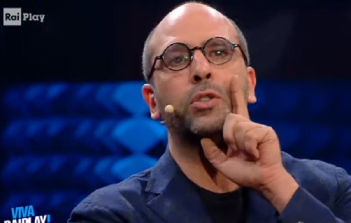 Tolo Tolo re al botteghino senza promozione in tv. Checco Zalone e la forza dell’assenza