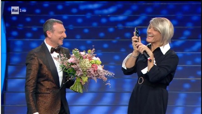 Sanremo 2020: Fiorello è Maria De Filippi (che chiama in diretta!)