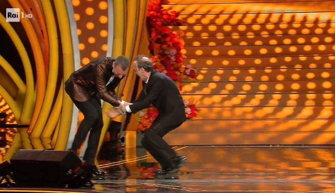 Sanremo 2020, se la Terza Serata chiude alle 2.00 il vincitore lo proclamano all’Angelus…