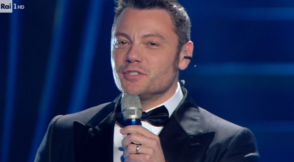 Sanremo 2020, seconda serata: Tiziano Ferro canterà un medley di Sere Nere, Il regalo più grande e Per dirti ciao