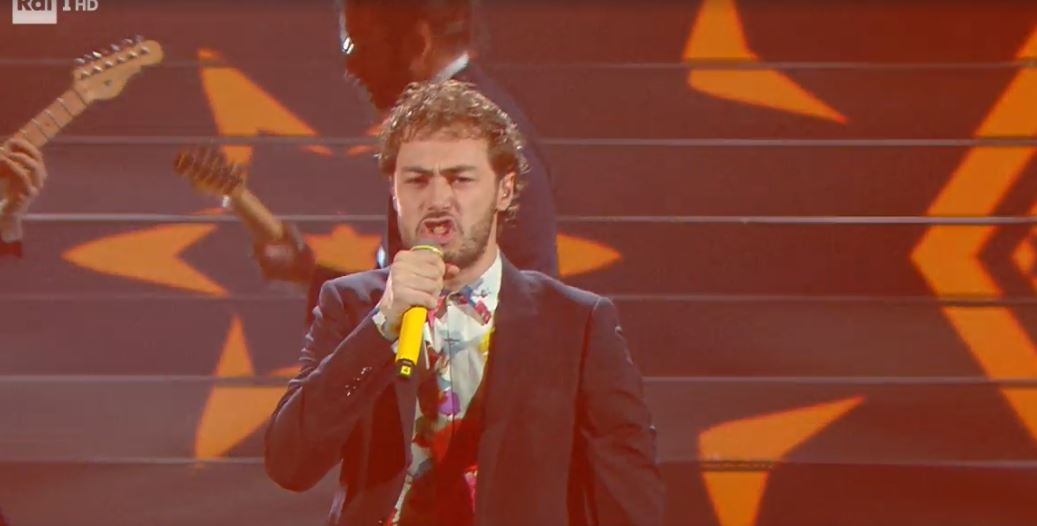 Pinguini Tattici Nucleari, I’m going slightly medley: la band canta alcune canzoni famose del Festival (Sanremo 2020)