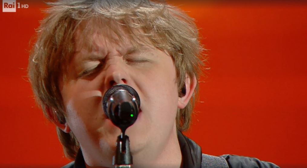 Sanremo 2020, Lewis Capaldi, canta Someone You Loved e Before you go