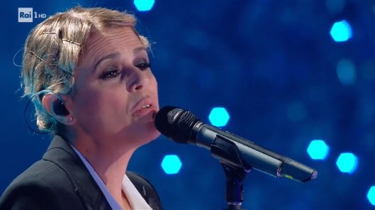 Sanremo, gaffe di Amadeus con Tosca: “Nel 1996 vinse il Festivalbar con Ron”
