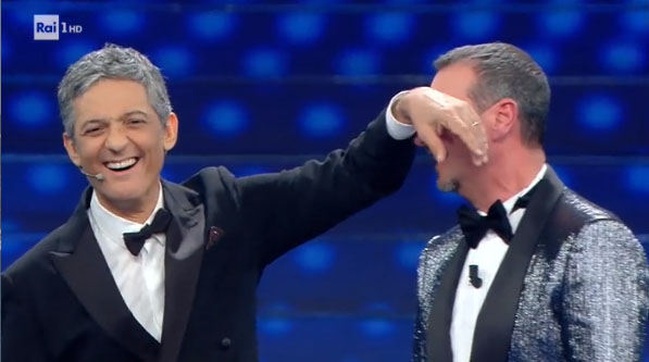 Sanremo 2020, Fiorello ad Amadeus: “Occhio, che se va male danno Soliti Ignoti ad Alessandro Greco…”