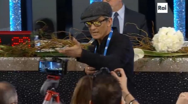 Sanremo 2020, Fiorello show nella prima conferenza stampa: “Vorrei rifare Finalmente tu con Tiziano Ferro. Benigni? Con lui, io divento pubblico”. E su Amadeus…