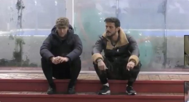 Grande Fratello Vip 4, urla fuori dalla casa contro Clizia Incorvaia. E il GF mette subito la musica… (Video)