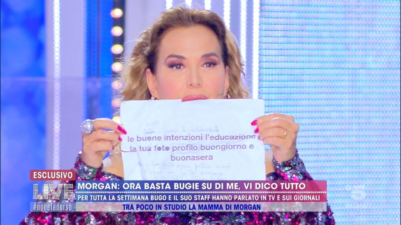 Live non è la d’Urso, Barbara d’Urso invita Bugo in trasmissione ma… “Scommettiamo che non vieni?”