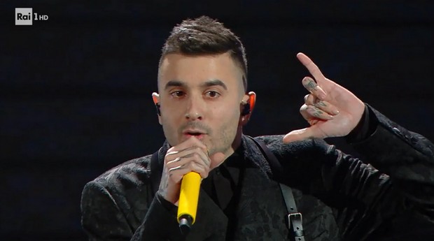 Vado al massimo: Junior Cally con i Viito a Sanremo 2020 (Testo e Video)