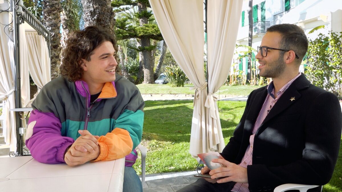 Sanremo 2020, intervista a Leo Gassman: “Vai Bene Così nata dopo X Factor. Un produttore ha cercato di buttarmi giù” (video)