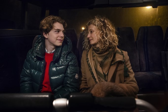 Magari: foto e locandina della commedia con Riccardo Scamarcio