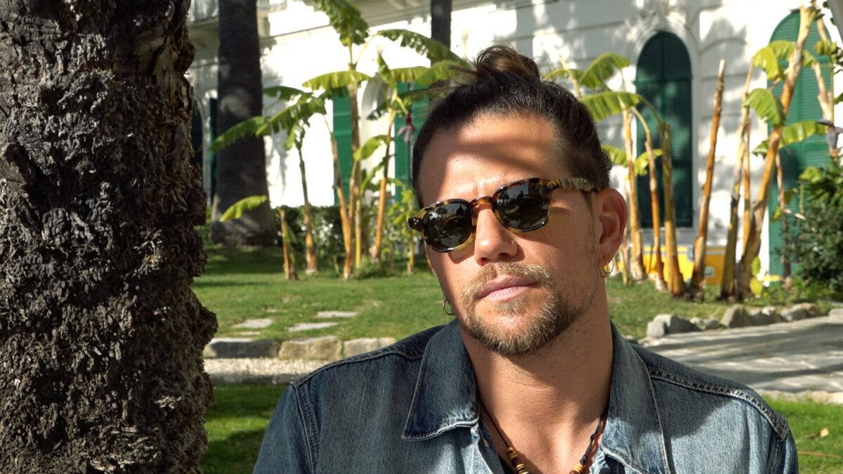 Sanremo 2020, intervista a Enrico Nigiotti: “Torno al Festival per farmi pubblicità. Speriamo di cantare prima di mezzanotte”