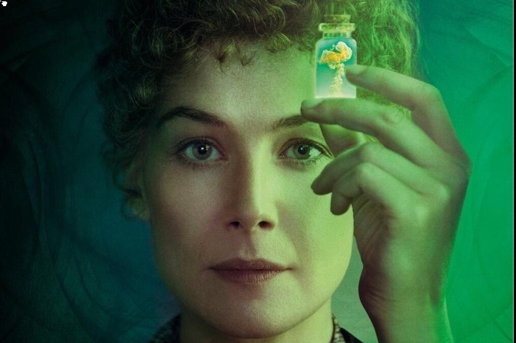 Radioactive: trailer del biopic con Rosamund Pike nei panni di Marie Curie