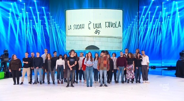 Amici 19, le Sardine Mattia Santori, Jasmine Cristallo e Lorenzo Donnoli: “Facciamo attenzione, c’è chi usa la paura per ottenere consensi”