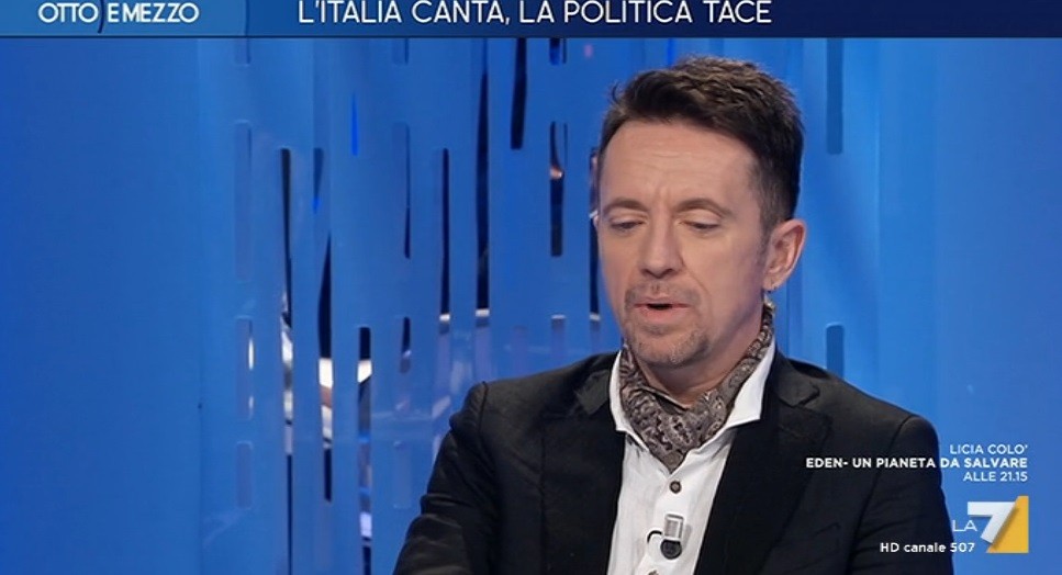 Sanremo, Andrea Scanzi: “Taglio di Roger Waters passato sotto silenzio. Hanno preferito celebrare Achille Lauro”