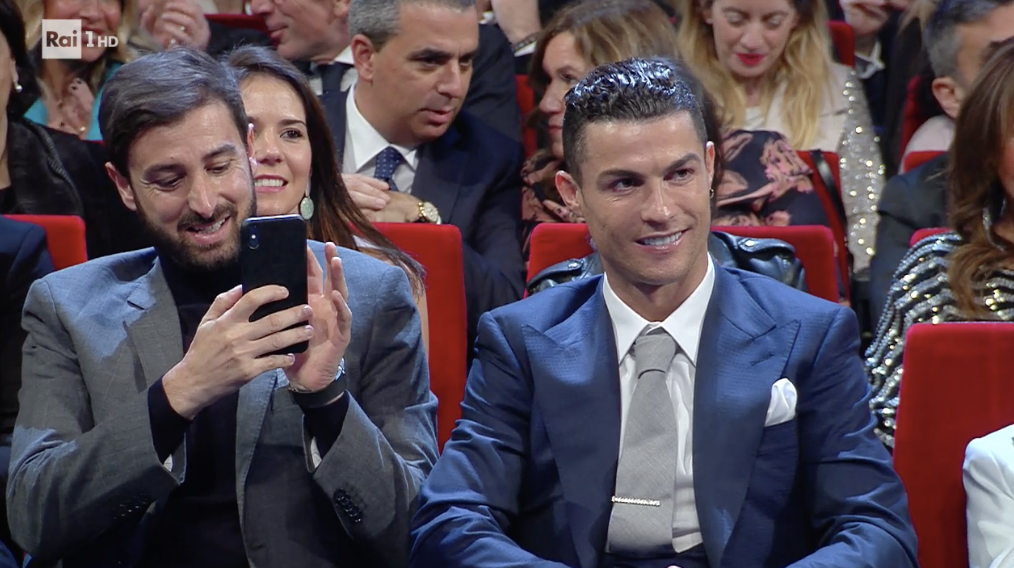 Sanremo 2020, Cristiano Ronaldo bacia Georgina Rodriguez