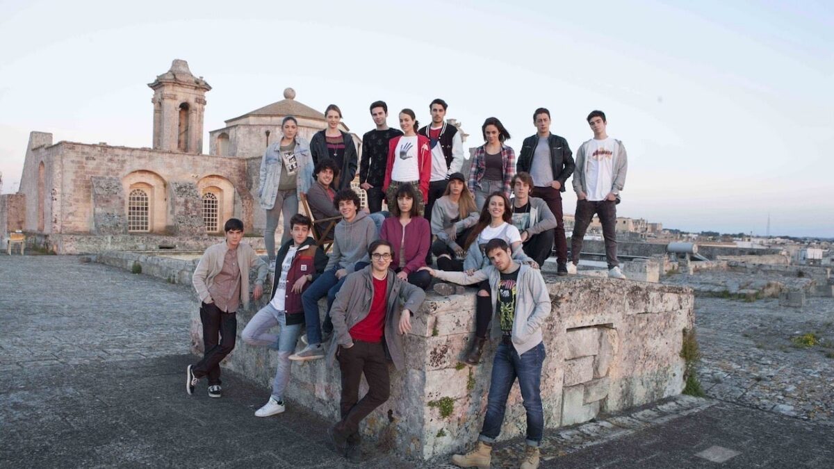 Stasera in tv: “Non c’è campo” su Rai 2