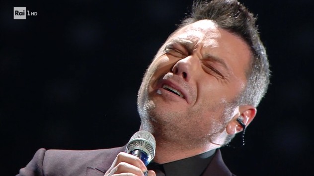 Tiziano Ferro piange a Sanremo 2020 (video)