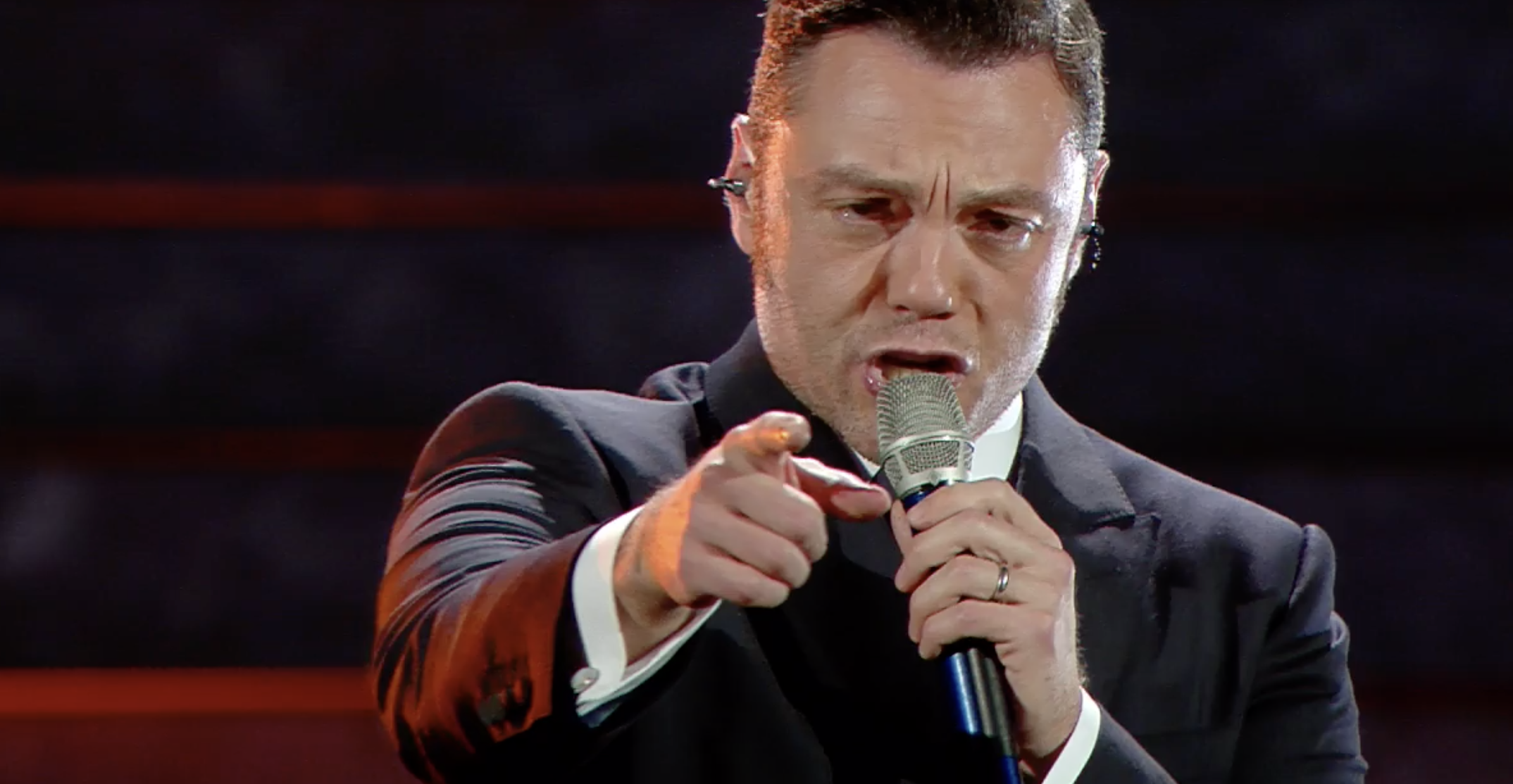 Sanremo 2020, Tiziano Ferro e il monologo finale: “A 40 anni guardo il mondo dal filtro delle mie cicatrici”