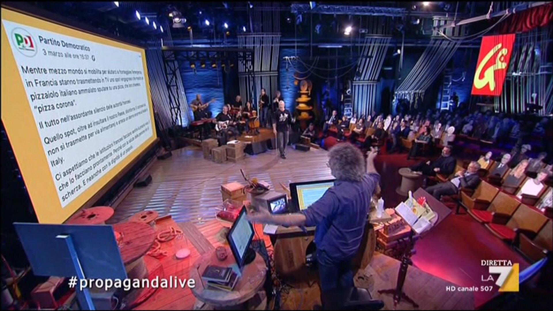 Propaganda Live senza pubblico ricorre alle sagome vip