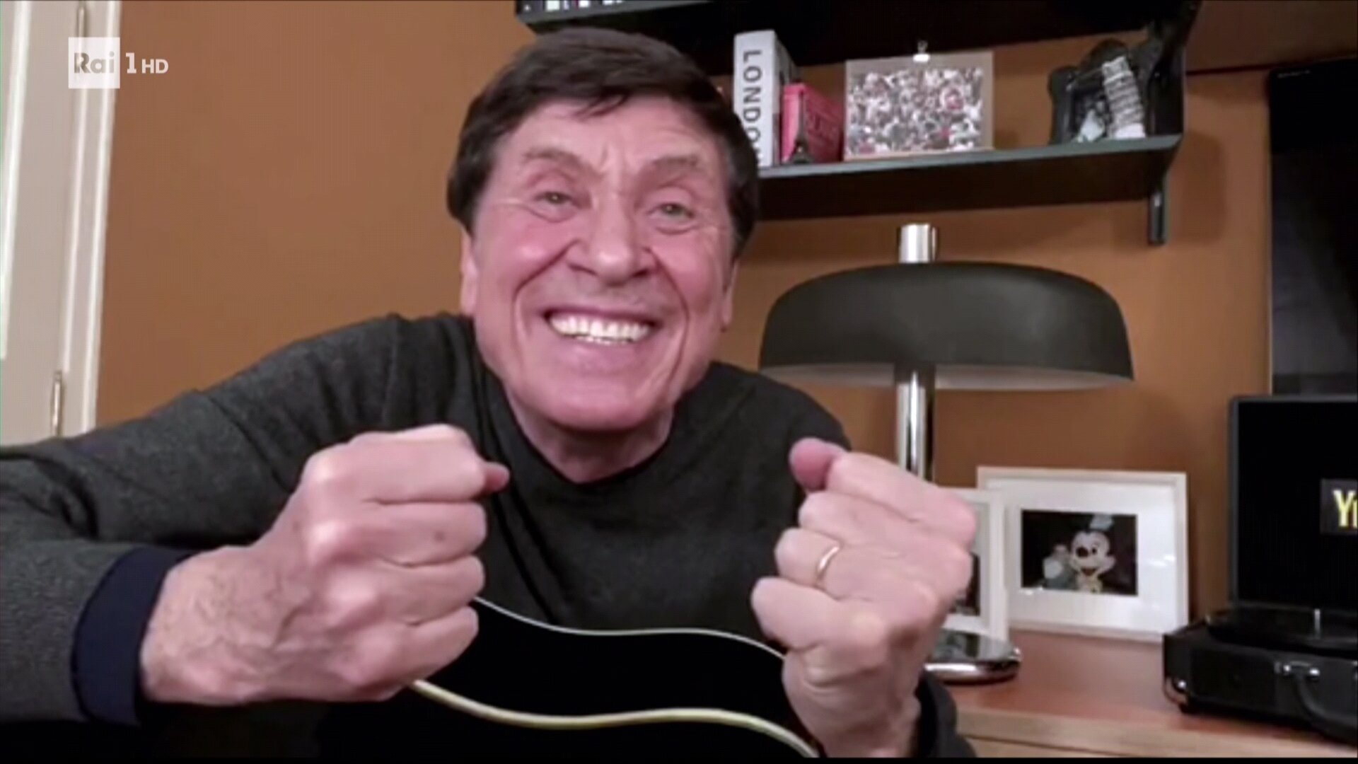 Una Storia da Cantare omaggia Gianni Morandi, che commenta in second screen e diventa IL pubblico
