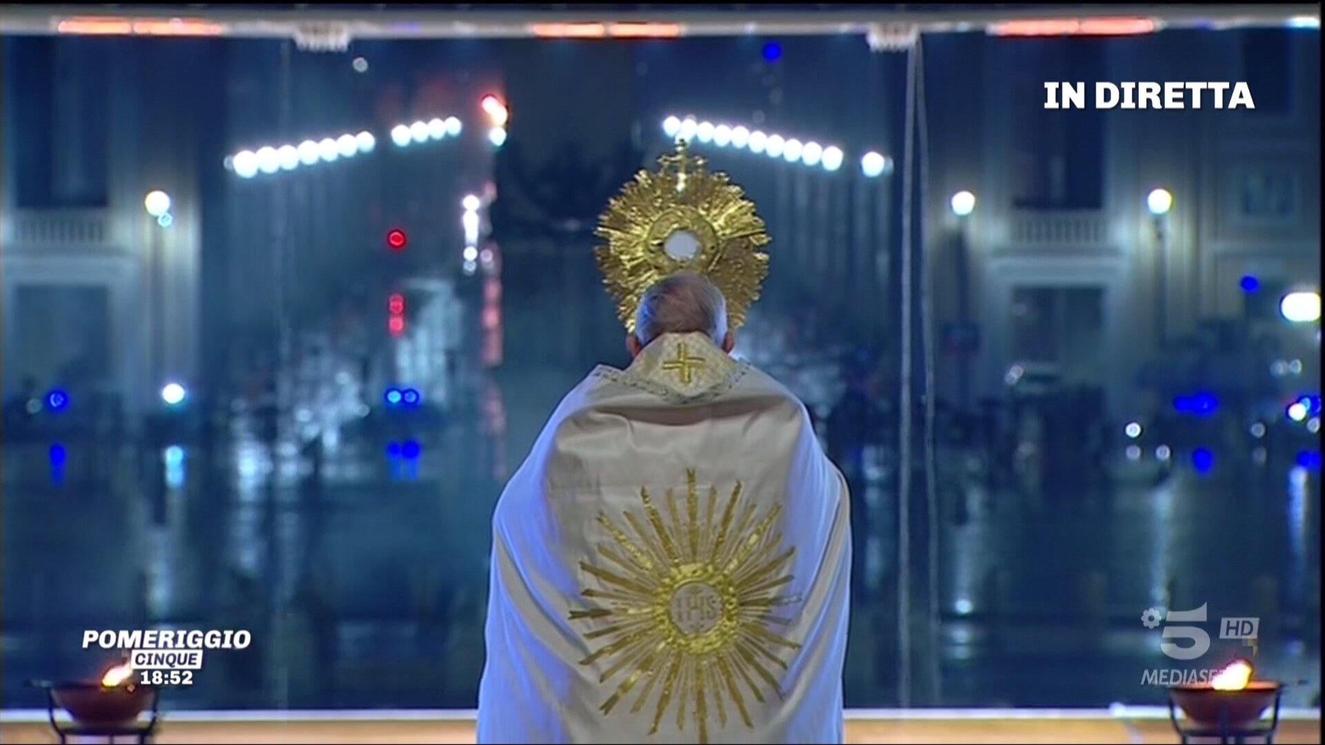 Papa Francesco, benedizione Urbi et Orbi straordinaria in diretta tv: immagini che fanno storia