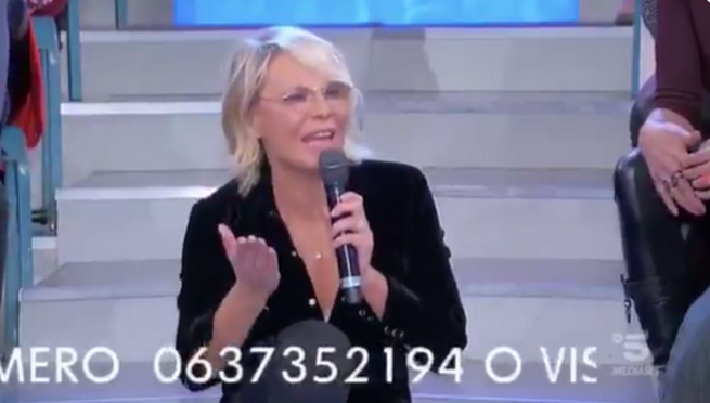 Uomini e donne, Maria De Filippi contro Armando: “Stai rompendo le scatole, basta!”