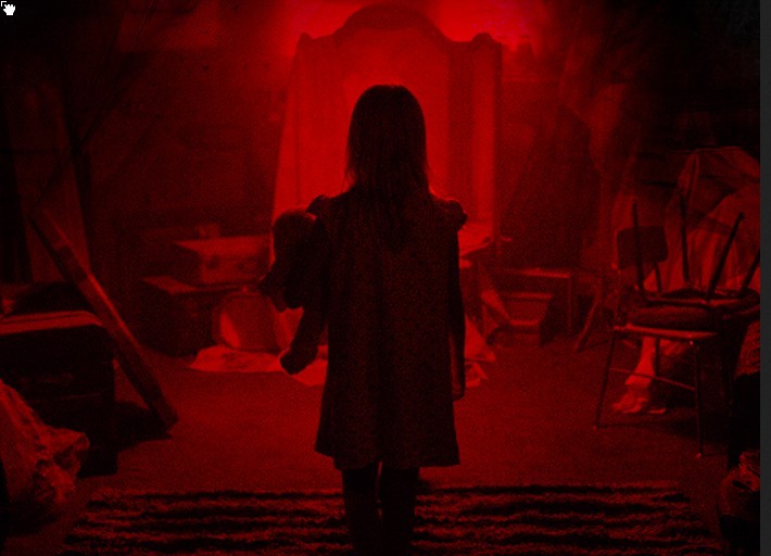 Behind You: trailer del film horror sovrannaturale con specchi demoniaci