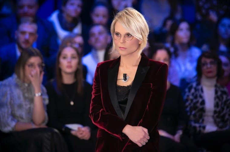 Maria De Filippi contro Nicola Porro: “Amici non è programma per narcisetti, si informi”